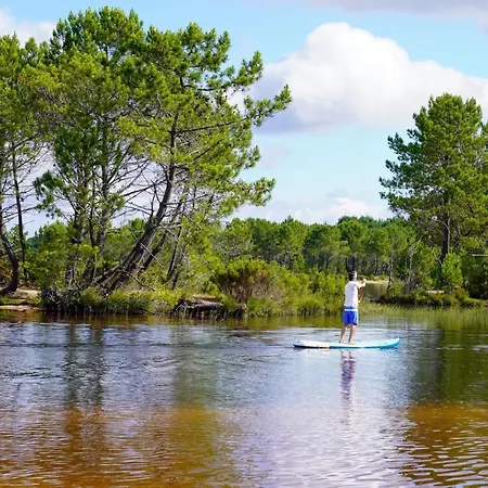 Renove Et Cosy Dans ラカノー